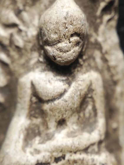 พระรอดลำพูนพิมพ์ใหญ่เนื้อขาวครับ รูปที่ 8