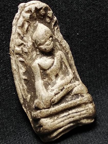 พระรอดลำพูนพิมพ์ใหญ่เนื้อขาวครับ รูปที่ 11