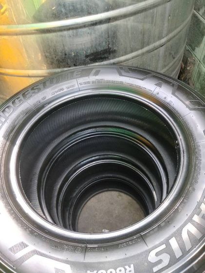 ยาง bridgestone 235-65-16ยางสภาพดีดอกเต็มสนใจติดต่อ 061-496-8572 รูปที่ 4