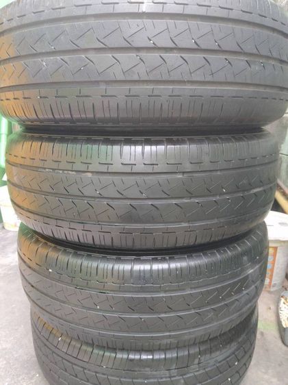 ยาง bridgestone 235-65-16ยางสภาพดีดอกเต็มสนใจติดต่อ 061-496-8572