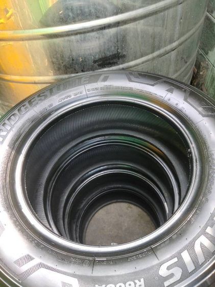ยาง bridgestone 235-65-16ยางสภาพดีดอกเต็มสนใจติดต่อ 061-496-8572 รูปที่ 6