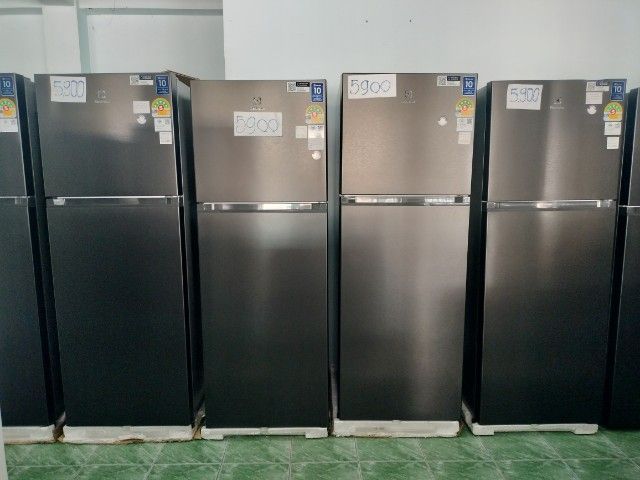 ตู้เย็น 2 ประตู electrolux ระบบอินเวอร์เตอร์ 11 คิวเป็นสินค้าใหม่มือ 1 ตัวโชว์ประกันศูนย์ electrolux ราคา 5900 บาทสนใจโทร 085-386-1317