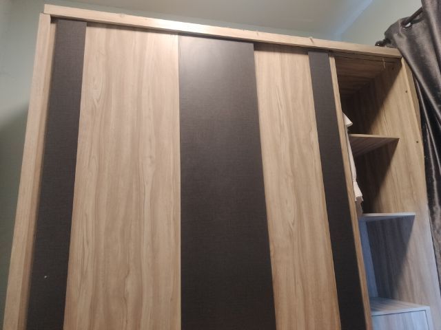 ตู้เสื้อผ้าไม้อคิลิค