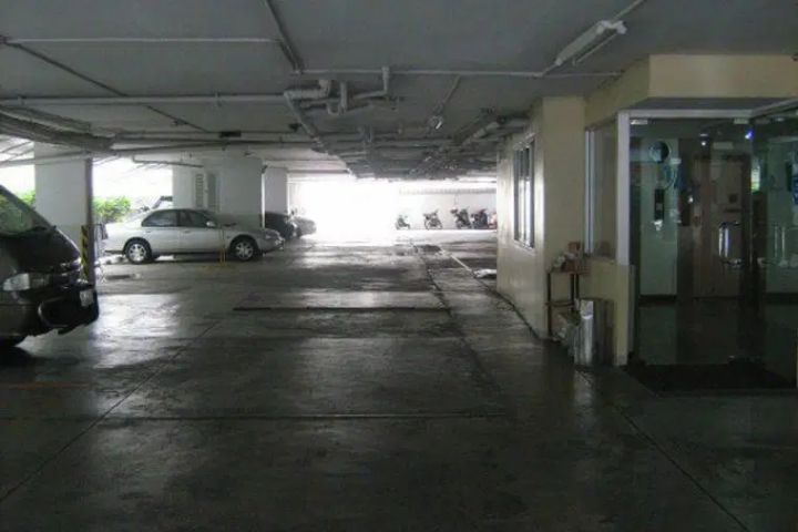 มีบางส่วน คอนโดไพร์มสวีทสุขุมวิท 18 พื้นที่ 35 ตารางเมตร​พร้อมเฟอร์​ขาย​2 ล้านบาท​ใกล้ BTS อโศก​ติดโรงแรมแรมแบรนช์เดินจากปากซอย​50 เมตร​มีรปภ 24 ชั่วโมงคีย์การ์ดสะอาดปลอดภัยร่มรื่นมีสระว่ายน้ำและฟิตเนสด้วย​ รูปที่ 2