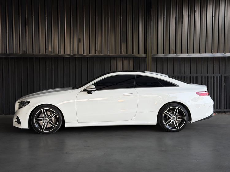 Mercedes-Benz E-Class 2017 E300 Sedan เบนซิน เกียร์อัตโนมัติ ขาว รูปที่ 4