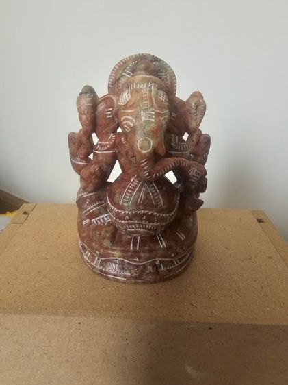 พระพิคเณศหินแกะสลัก