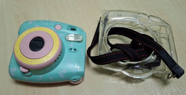 Fujifilm กล้องโพราลอยด์ฟูจิ สีสวยพร้อมใช้งานสภาพดีเหมือนใหม่ไม่เคยหล่นตก มีแฟลตในตัวให้ภาพคมชัด