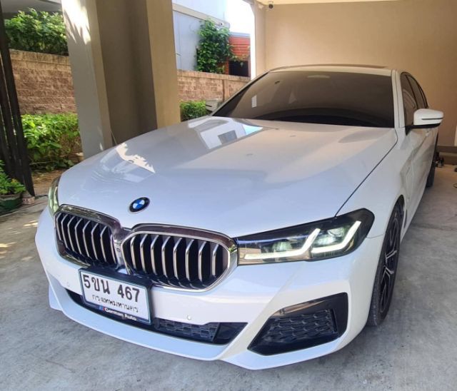 รถ BMW Series 5 530e สี ขาว