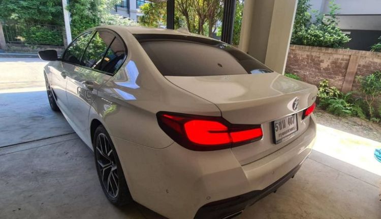 BMW Series 5 2021 530e Sedan ไฮบริด ไม่ติดแก๊ส เกียร์อัตโนมัติ ขาว รูปที่ 2