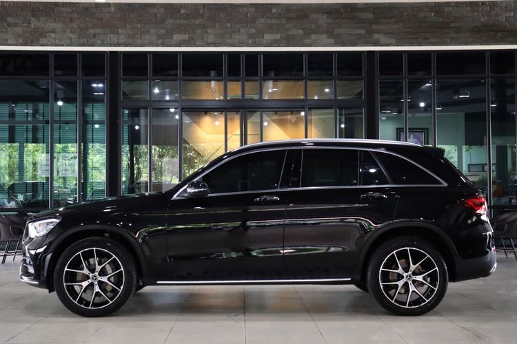 Mercedes-Benz GLC-Class 2022 GLC300e Utility-car ปลั๊กอินไฮบริด (PHEV) ไม่ติดแก๊ส เกียร์อัตโนมัติ ดำ รูปที่ 3
