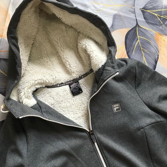 FILA Fleece Jacket  เสื้อกันหนาวมีฮู้ด มือสอง ไซส์M สภาพเยี่ยม รูปที่ 4