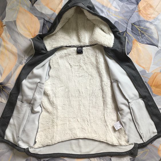 FILA Fleece Jacket  เสื้อกันหนาวมีฮู้ด มือสอง ไซส์M สภาพเยี่ยม รูปที่ 6