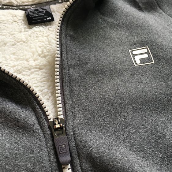 FILA Fleece Jacket  เสื้อกันหนาวมีฮู้ด มือสอง ไซส์M สภาพเยี่ยม รูปที่ 5