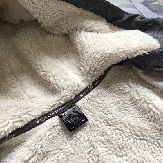 FILA Fleece Jacket  เสื้อกันหนาวมีฮู้ด มือสอง ไซส์M สภาพเยี่ยม รูปที่ 10