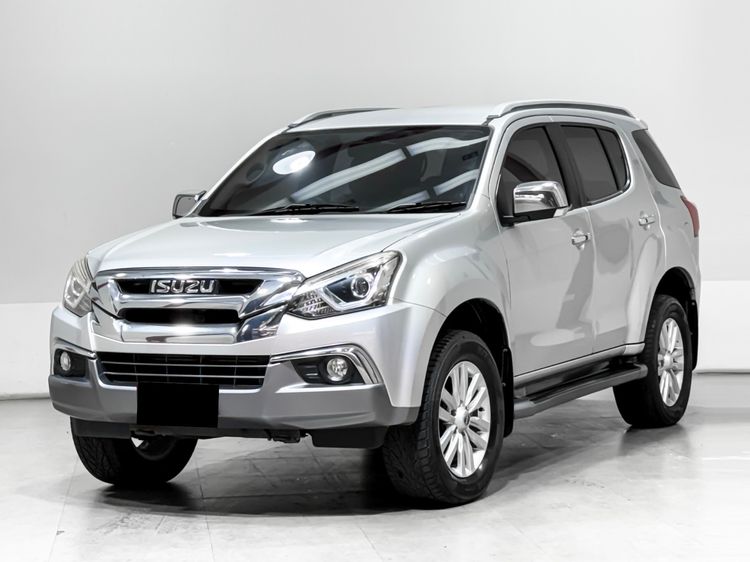 รถ Isuzu MU-X 3.0 สี บรอนซ์เงิน