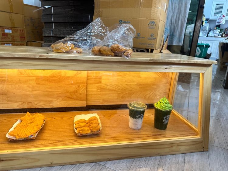 ตู้โชว์ขนม สไตล์ญี่ปุ่น มีไฟ