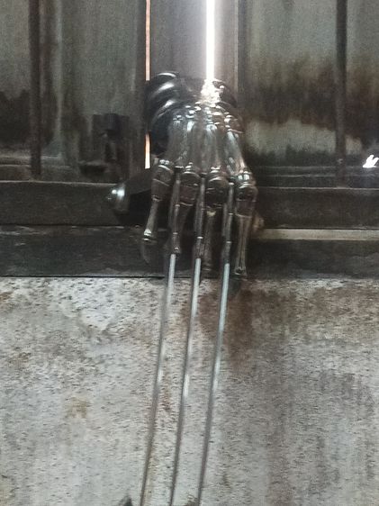 มือวูฟเวอร์รีน