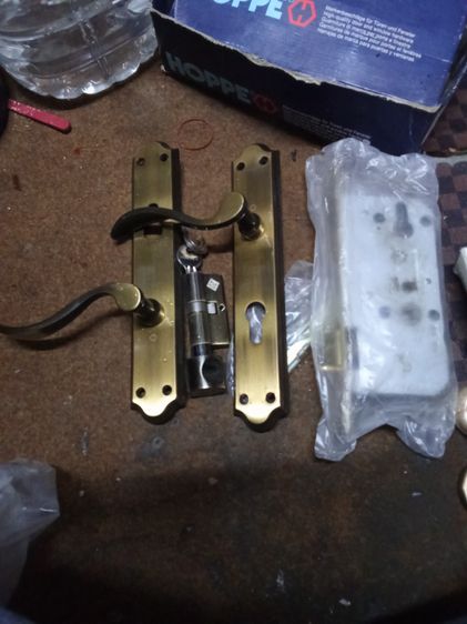 มือจับประตู