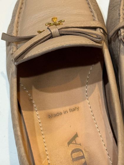 รองเท้าหนังแท้ PRADA Loafer สีเบจ Size 37 ผู้หญิง แบรนด์เนม ของแท้ มือ2  รูปที่ 7