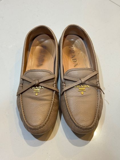 รองเท้าหนังแท้ PRADA Loafer สีเบจ Size 37 ผู้หญิง แบรนด์เนม ของแท้ มือ2  รูปที่ 2
