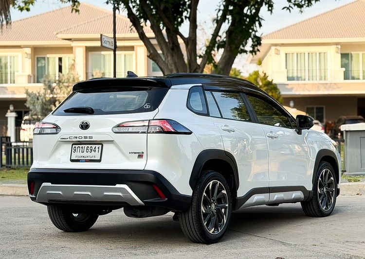 Toyota Corolla Cross 2022 1.8 Hybrid Premium Safety GR Sport Utility-car เบนซิน ไม่ติดแก๊ส เกียร์อัตโนมัติ ขาว รูปที่ 4