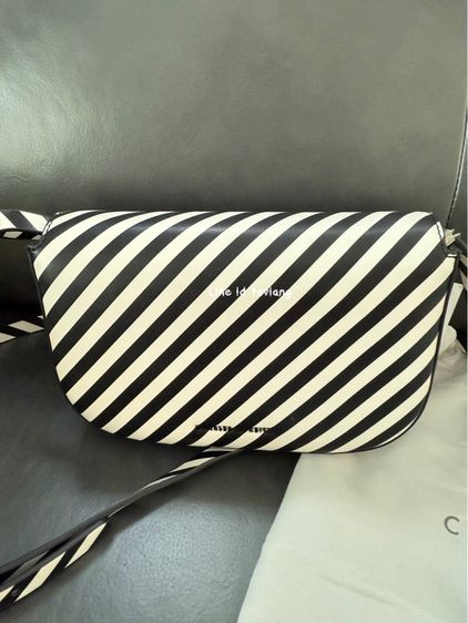 New Charles and Keith ลายขาวดำ รูปที่ 6