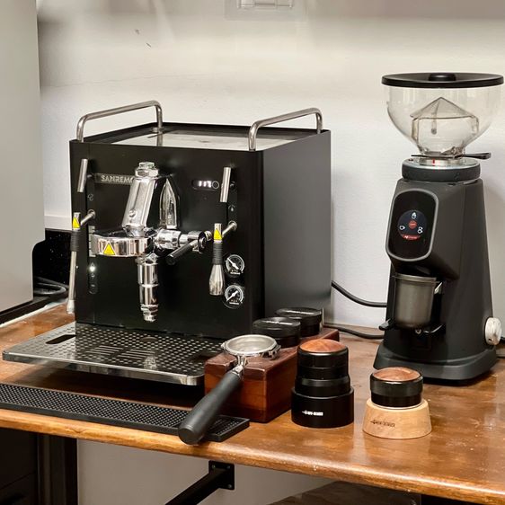 เครื่องชงกาแฟ Sanremo Cube Black + เครื่องบดกาแฟ Fiorenzato AllGround Classic ตั้งที่บ้านใช้น้อยมาก