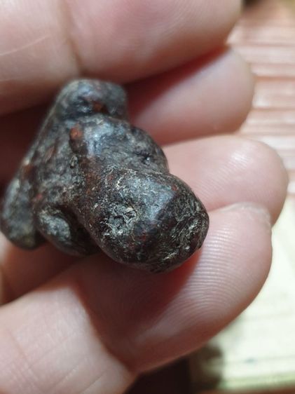 พระสมเด็จรุ่นเสาร์ 5 หลวงพ่อรวยวัดตะโกปี 40 กับ พระปิดตาพิมพ์หลวงปู่เอี่ยมวัดสะพานสูง พอกครั่งไม่ทราบว่ารับผิดที่ออก ให้ 2 องค์ 500 บาท รูปที่ 4