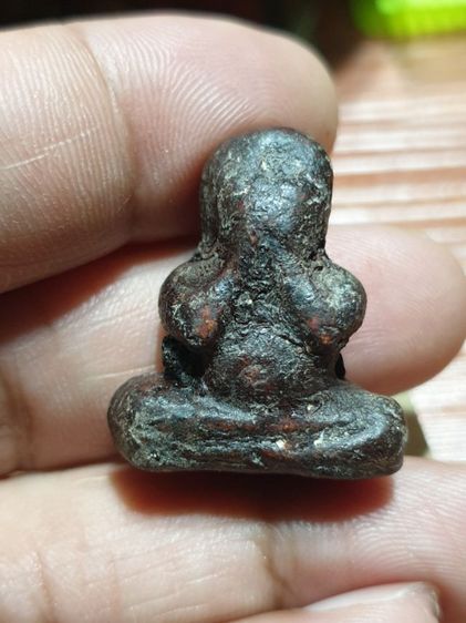 พระสมเด็จรุ่นเสาร์ 5 หลวงพ่อรวยวัดตะโกปี 40 กับ พระปิดตาพิมพ์หลวงปู่เอี่ยมวัดสะพานสูง พอกครั่งไม่ทราบว่ารับผิดที่ออก ให้ 2 องค์ 500 บาท รูปที่ 9