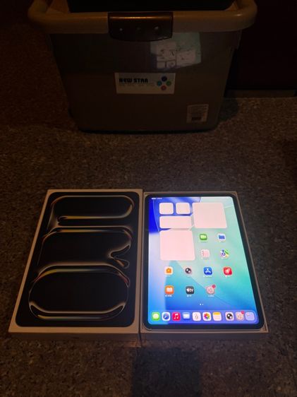 ขายiPadPro11นิ้วM4สีหายากSilver256กิ๊กยกกล่องอีมี่ตรงสวยๆใช้งานดีทุกๆฟังชั่นถูกมากกก