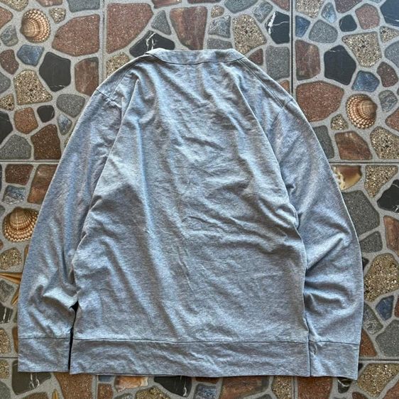 เสื้อแขนยาว UNIQLO แท้ 💯 size M วัดจริงขนาด อก 21 ยาว 27 นิ้ว สภาพใหม่มาก สีเทา ผ้านิ่มมาก ตัดเย็บดีมาก ดีเทลสวย หายากคับ รูปที่ 5