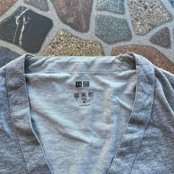 เสื้อแขนยาว UNIQLO แท้ 💯 size M วัดจริงขนาด อก 21 ยาว 27 นิ้ว สภาพใหม่มาก สีเทา ผ้านิ่มมาก ตัดเย็บดีมาก ดีเทลสวย หายากคับ รูปที่ 2
