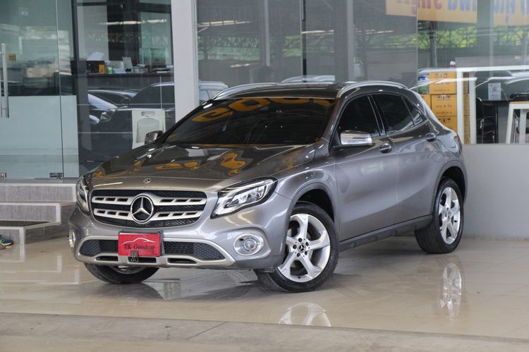 รถ Mercedes-Benz GLA-Class GLA200 สี เทา