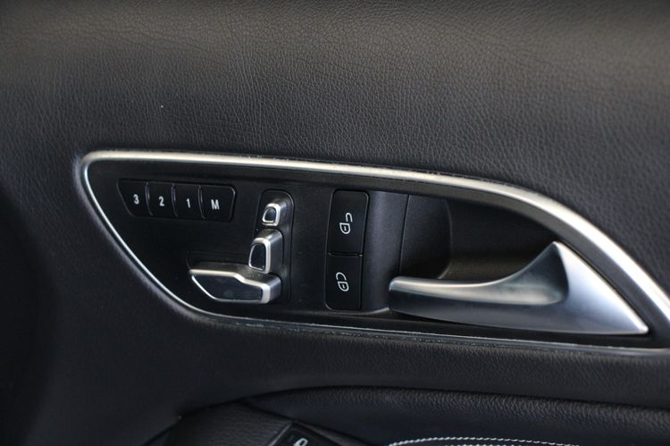 Mercedes-Benz GLA-Class 2018 GLA200 Utility-car เบนซิน ไม่ติดแก๊ส เกียร์อัตโนมัติ เทา รูปที่ 4