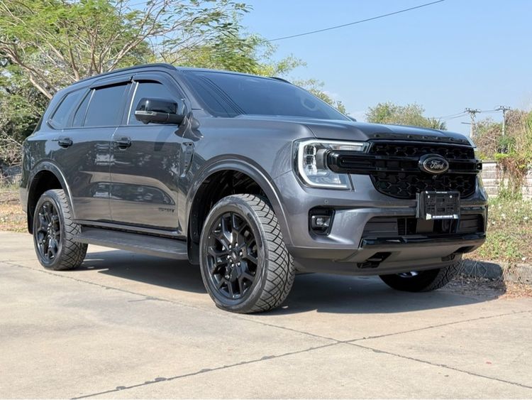 ฟรีดาวน์ Ford Everest 2.0Sport Plus Next-Gen  วิ่งน้อยเพียง 30,000 กม. ตัวใหม่ล่าสุด ปี2566(2023) รถสวย สีเทา.