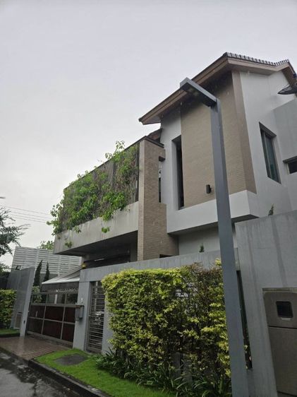มีบางส่วน ขายบ้านเดี่ยว 2 ชั้น Private Nirvana Residence North พร้อมอยู่ ใกล้ Central EastVille