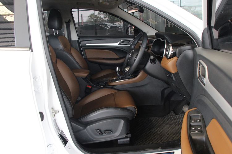 MG ZS 2023 1.5X+ Sunroof Utility-car เบนซิน ไม่ติดแก๊ส เกียร์อัตโนมัติ ขาว รูปที่ 3