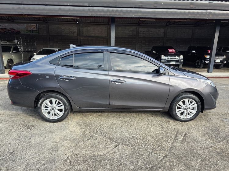 Toyota Yaris ATIV 2018 1.2 E Sedan เบนซิน ไม่ติดแก๊ส เกียร์อัตโนมัติ เทา รูปที่ 4