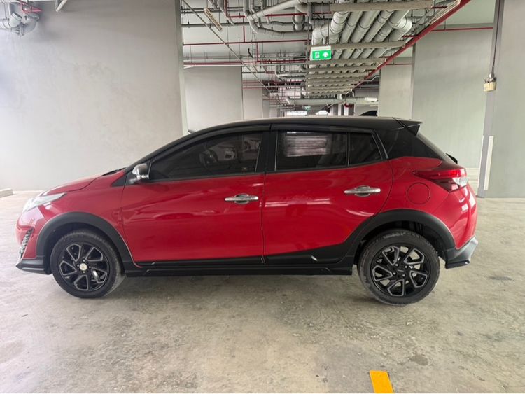รถ Toyota Yaris 1.2 High Cross สี แดง