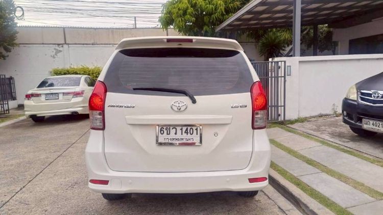 รถ Toyota Avanza 1.5 G สี ขาว