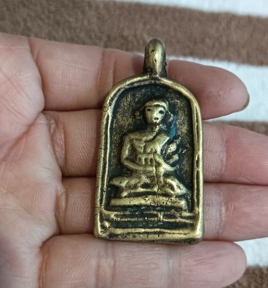 พระสีเหลือง 1 องค์