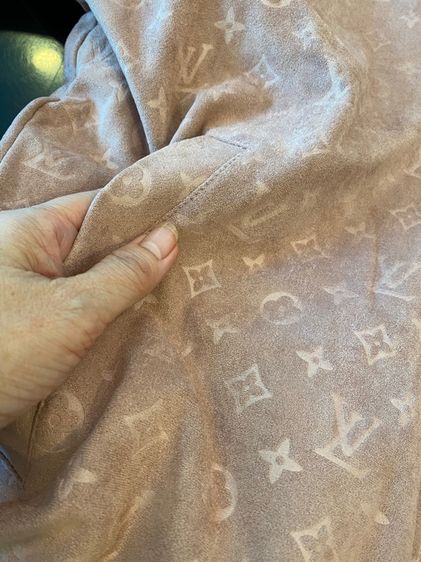 หลุยส์วิตตอง (ติดจองค่ะ)เสื้อคลุมแจ๊กแกต เนื้อผ้าหนังชามัวร์ สภาพใหม่เอี่ยม รูปที่ 9