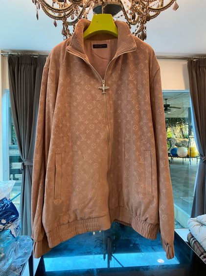 หลุยส์วิตตอง (ติดจองค่ะ)เสื้อคลุมแจ๊กแกต เนื้อผ้าหนังชามัวร์ สภาพใหม่เอี่ยม