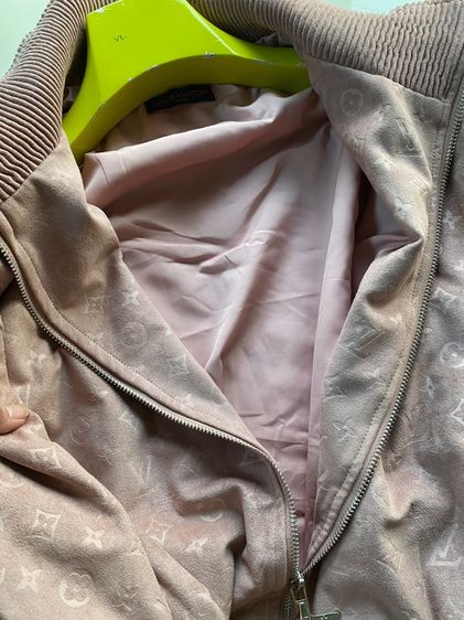 หลุยส์วิตตอง (ติดจองค่ะ)เสื้อคลุมแจ๊กแกต เนื้อผ้าหนังชามัวร์ สภาพใหม่เอี่ยม รูปที่ 14