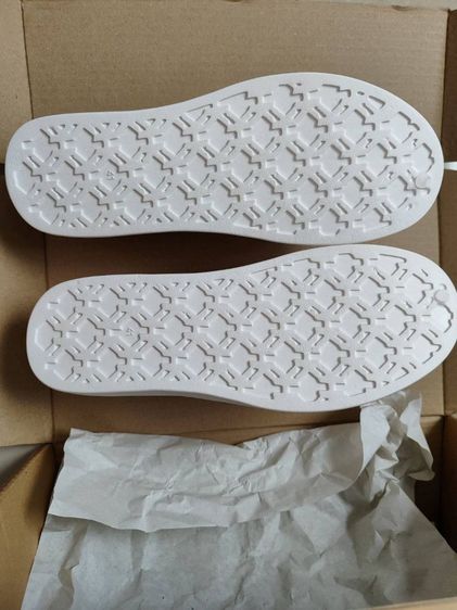 KHK SHOES ONE - WHITE สีขาว SIZE 41 ของใหม่ 1000 เปอร์เซ็นต์