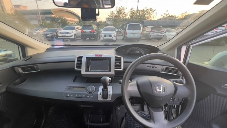 Honda Freed 2013 1.5 SE Utility-car เบนซิน เกียร์อัตโนมัติ ขาว รูปที่ 4