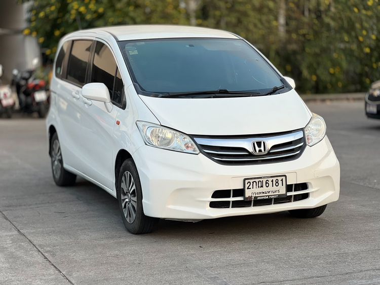 รถ Honda Freed 1.5 SE สี ขาว