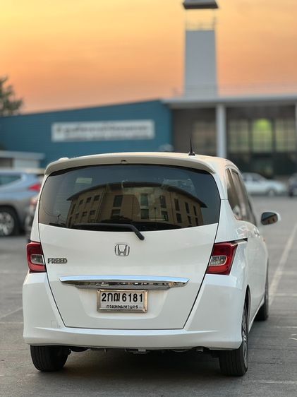 Honda Freed 2013 1.5 SE Utility-car เบนซิน เกียร์อัตโนมัติ ขาว รูปที่ 2