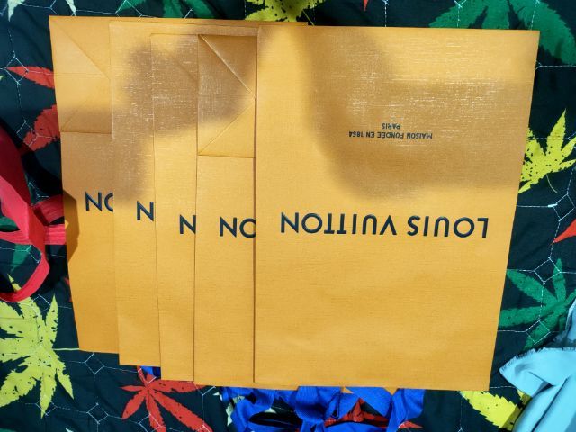 ถุงกระดาษแบรนด์เนม