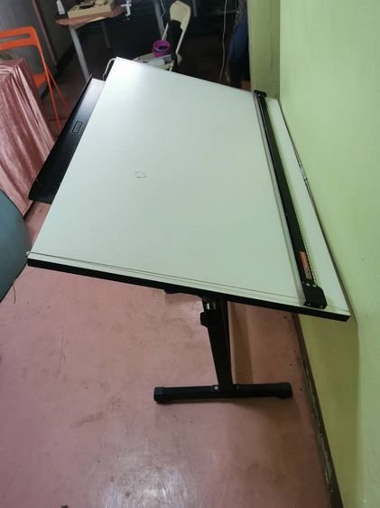 โต๊ะเขียนแบบ ขนาดกว้าง100 เซ็นติเมตร สูงประมาณ 110 เซ็นติเมตร รูปที่ 4